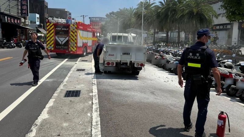 高溫引燃噴漆罐竄火舌　潮警、鐵警聯手迅速化解危機