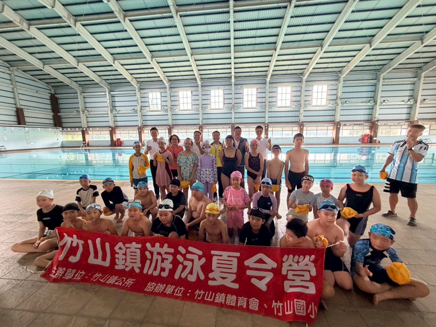 竹山暑期游泳夏令營開跑　陪伴孩子快樂親水安全成長