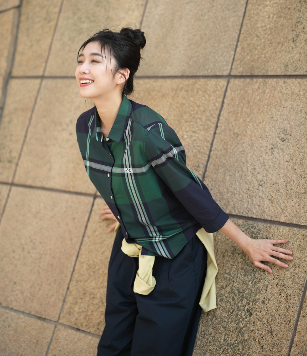 Arnold Palmer發表全新春夏女裝系列  以機能材質 藍綠格紋打造優雅夏日穿搭