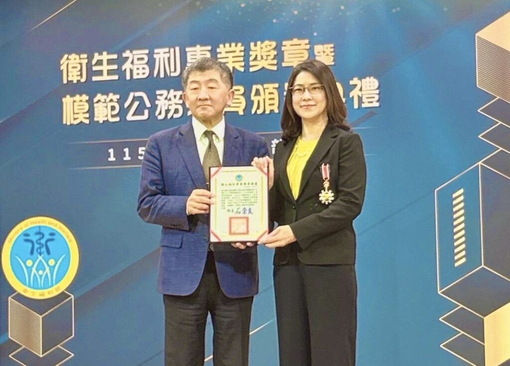深耕社福領域獲國家級肯定！暨大吳書昀教授榮獲衛福部「115年衛生福利專業獎章」