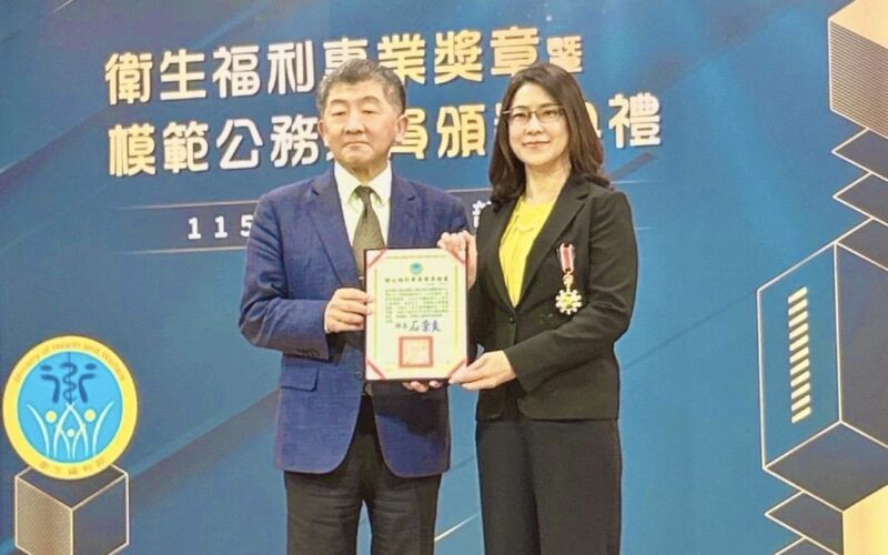 深耕社福領域獲國家級肯定！暨大吳書昀教授榮獲衛福部「115年衛生福利專業獎章」