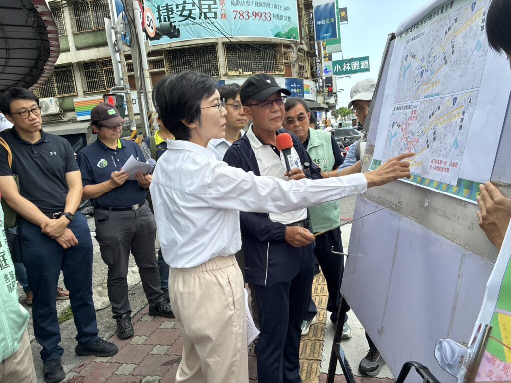 拒當塞車白老鼠！林岱樺揪交通部次長看大寮車流 現場敲定跨部會同步加速流程