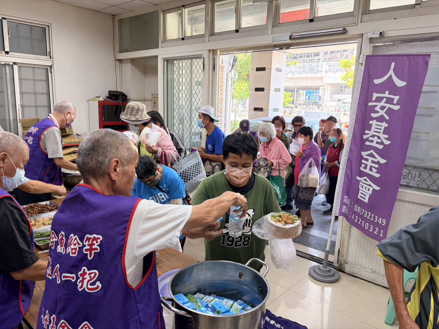 高溫抗暑屏東平安站發防暑物資 讓寒士度過酷暑夏日 高溫抗暑屏東平安站發防暑物資 讓寒士度過酷暑夏日
