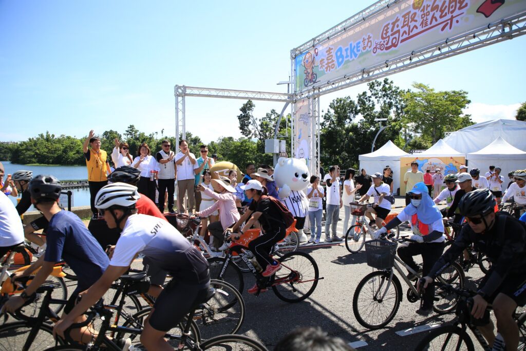 「來嘉BIKE訪」2200人齊騎雙潭　大白熊10款新造型掀打卡熱潮