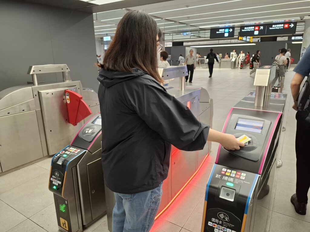 北捷防逃票出狠招！台北車站閘門亮紅燈　異常進入秒現形