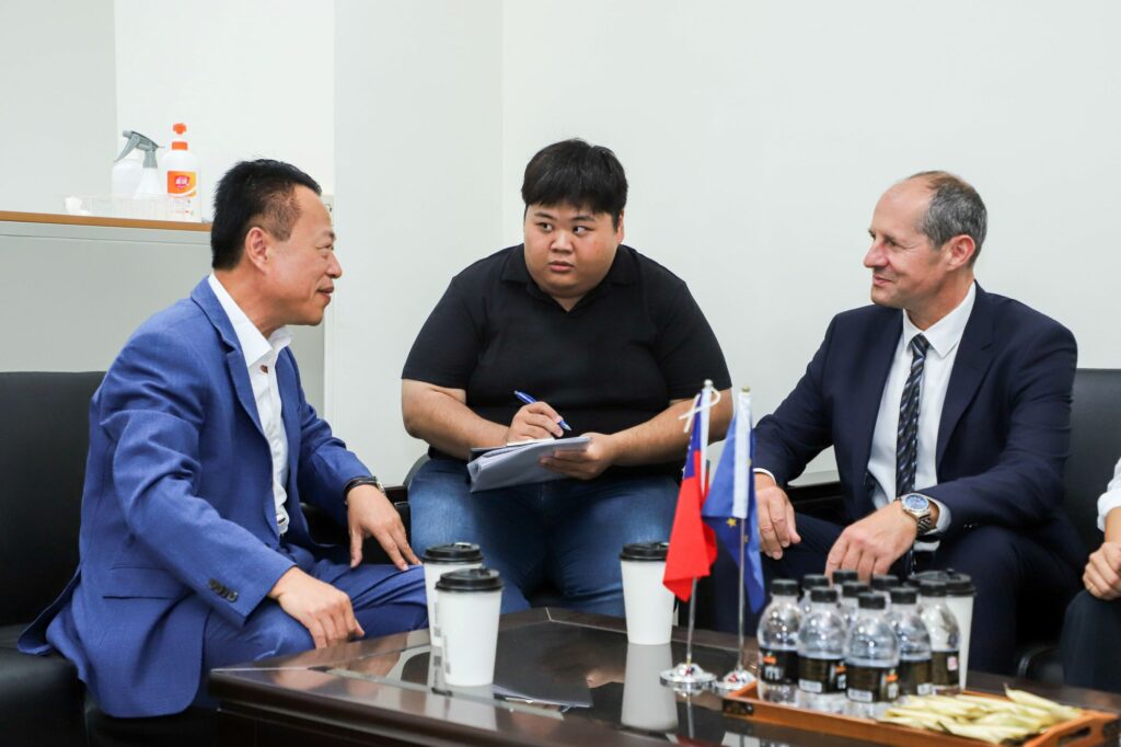 歐洲經貿辦事處谷力哲處長拜會嘉義縣府　尋求無人機產業合作契機