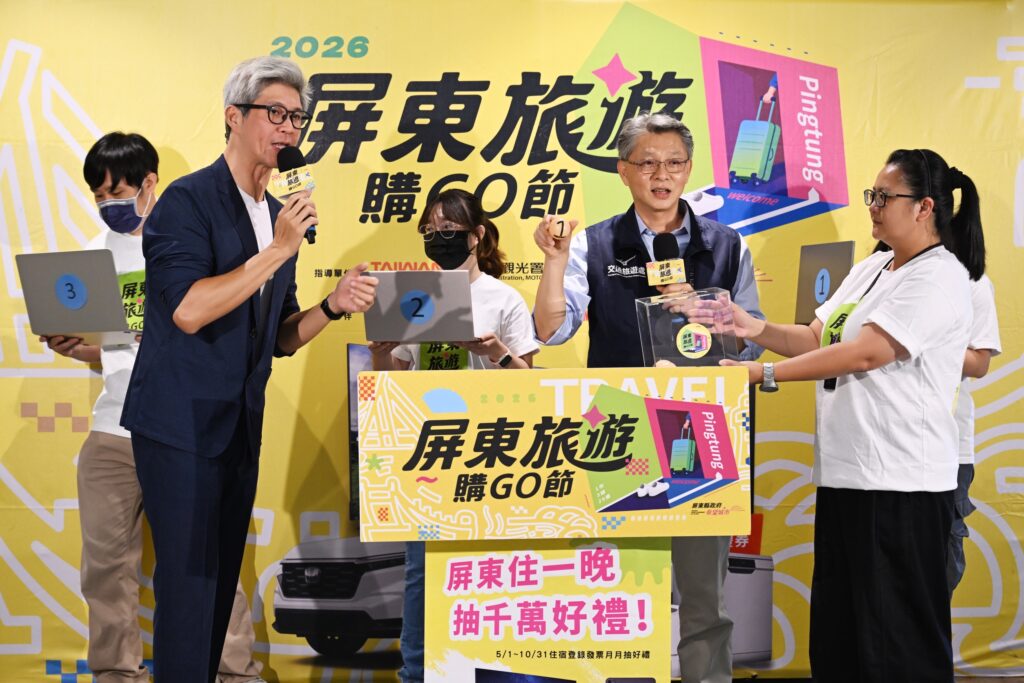 「屏東旅遊購GO節」第2場直播抽獎登場 首位百萬汽車得主歡喜現身領車