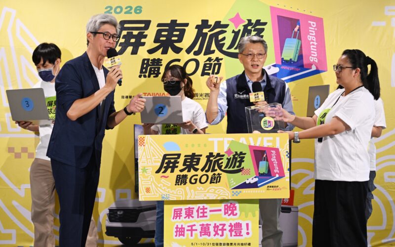「屏東旅遊購GO節」第2場直播抽獎登場 首位百萬汽車得主歡喜現身領車
