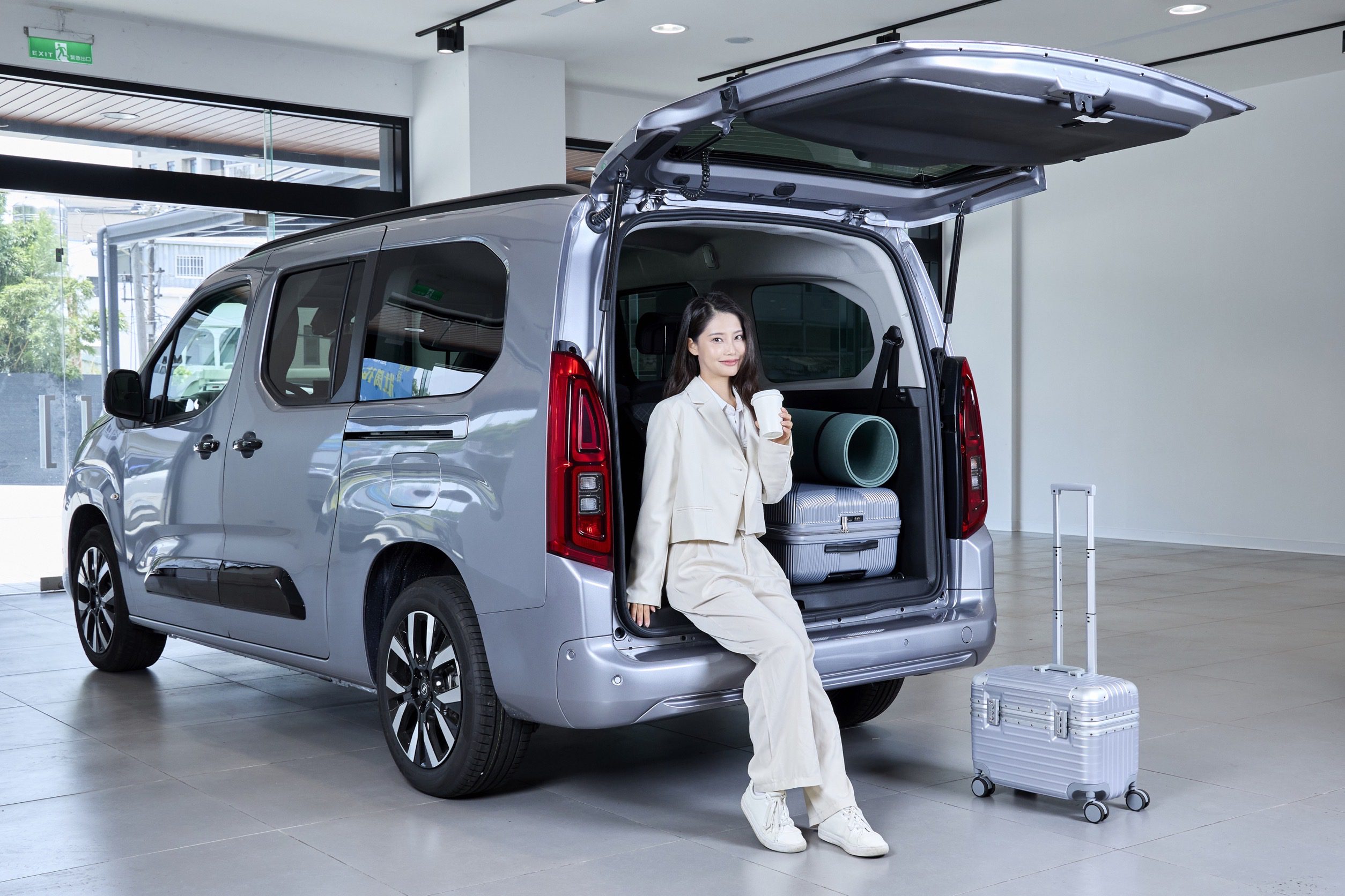 OPEL COMBO 全新「流光銀」車色七月中旬進駐展間