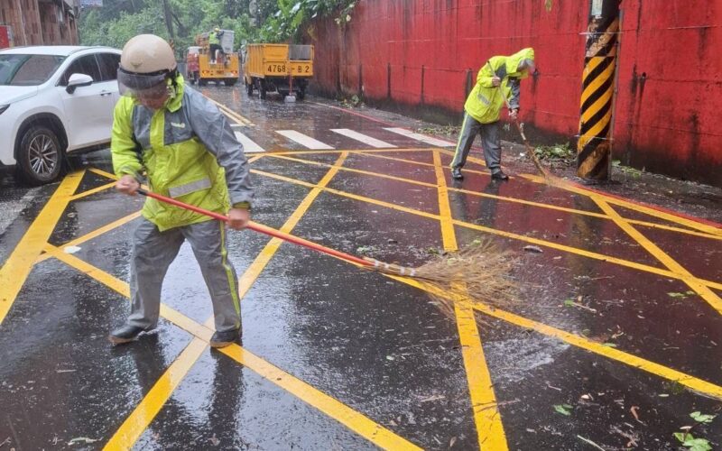 巴威後市容復原！基隆250名清潔隊員、80車次全面清運