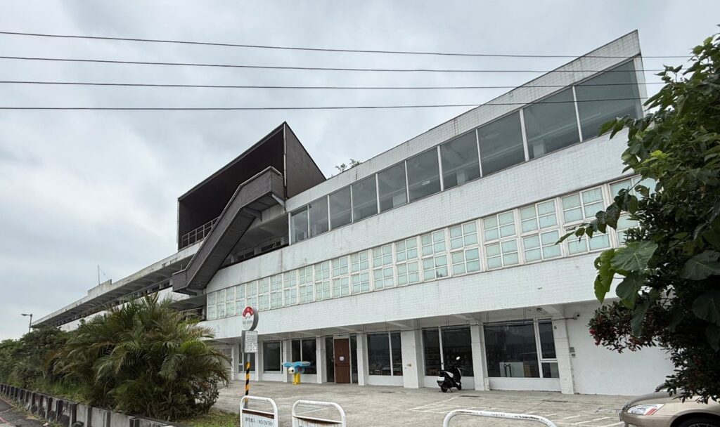 太平國小舊址青鳥書店熄燈　影視劇組進駐拍攝暫不開放