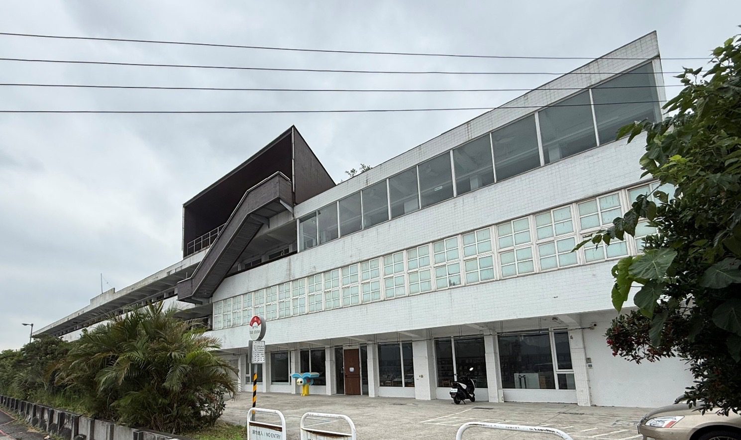 太平國小舊址青鳥書店熄燈　影視劇組進駐拍攝暫不開放