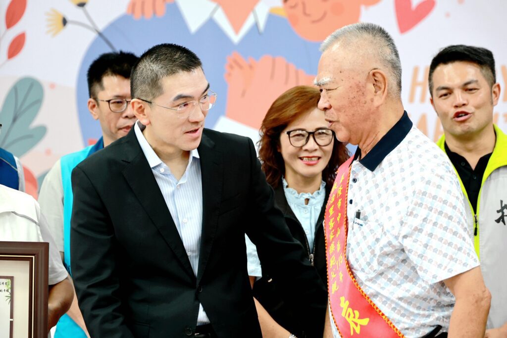 基隆中山區表揚26位模範父親　謝國樑：父親是家庭最堅強後盾