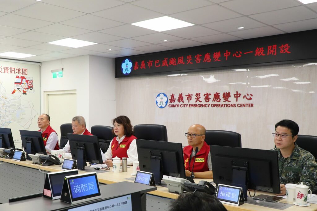 嘉義市升一級應變　黃敏惠坐鎮指揮全面防颱