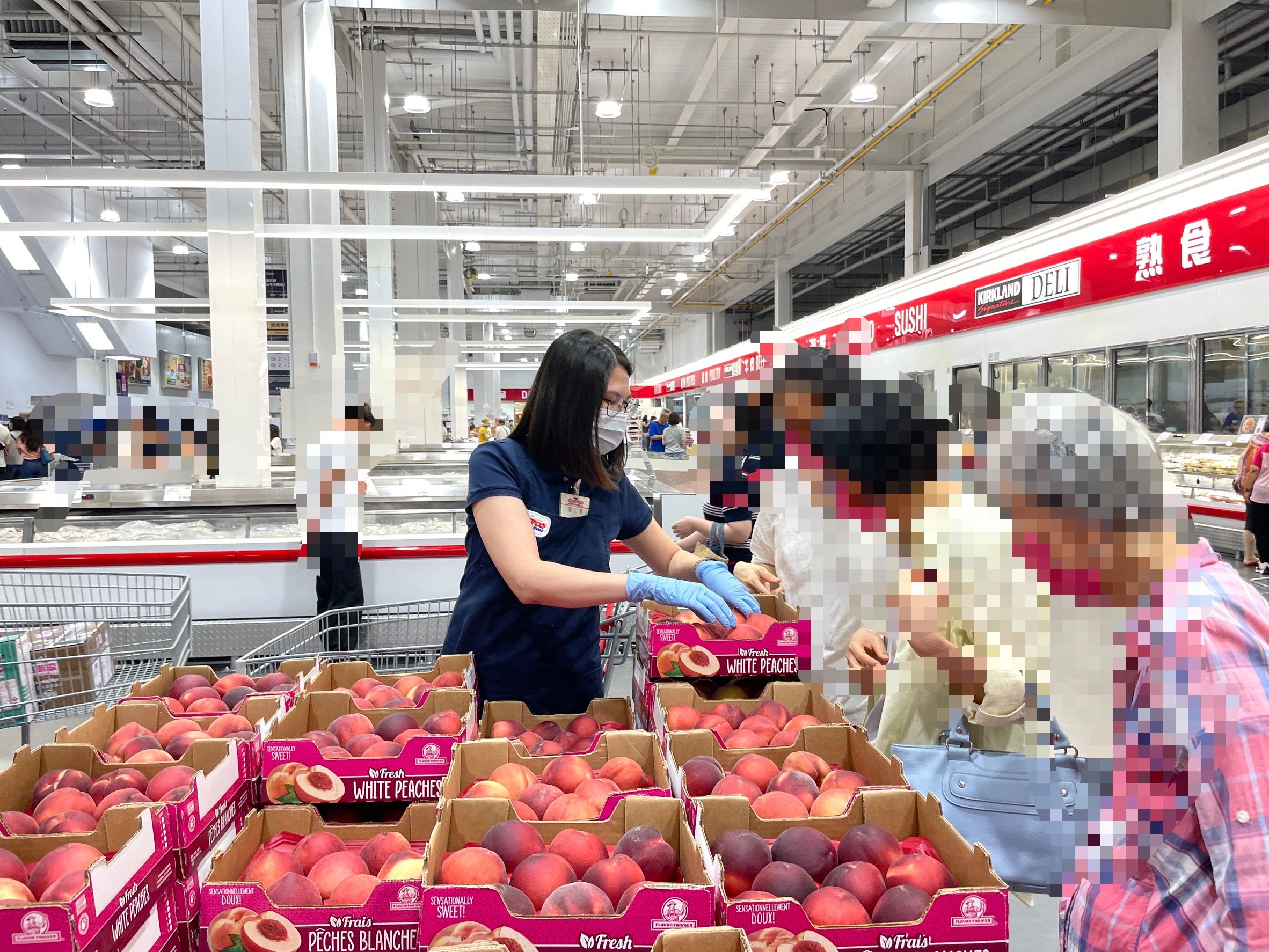 好市多水蜜桃再升級　專人戴手套逐一檢查品質