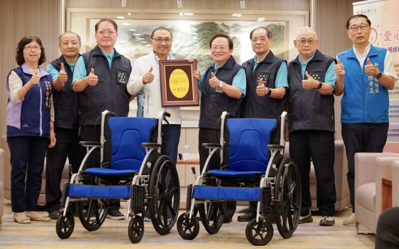 響應好日子愛心大平台 埔墘福德宮捐贈輪椅並資助埔墘國小學童