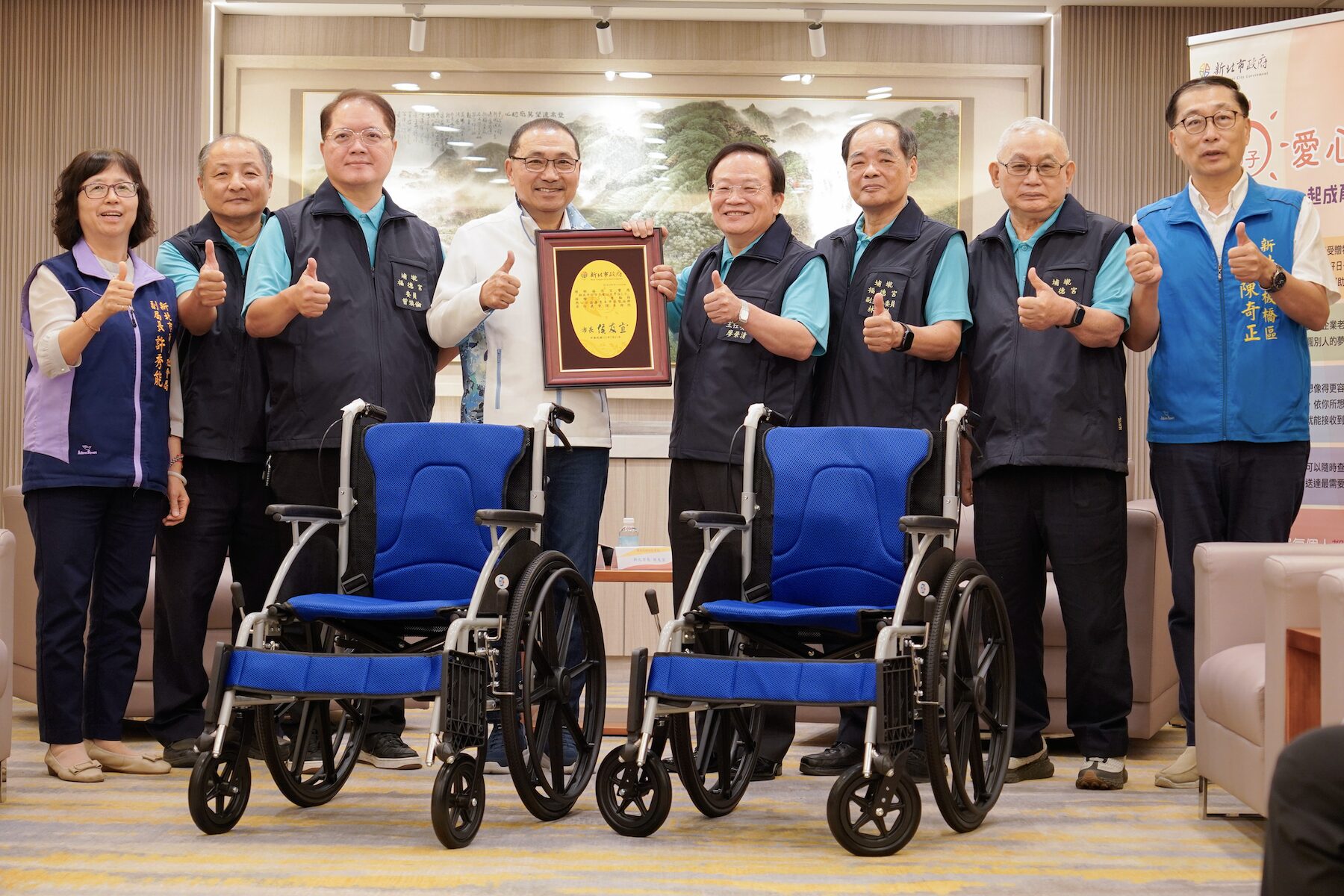 響應好日子愛心大平台 埔墘福德宮捐贈輪椅並資助埔墘國小學童