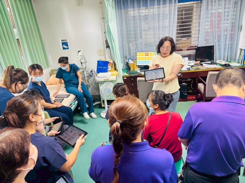 榮家辦理智慧床墊平板使用操作教育訓練   提升照護量能