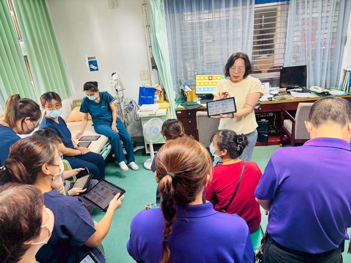 榮家辦理智慧床墊平板使用操作教育訓練   提升照護量能
