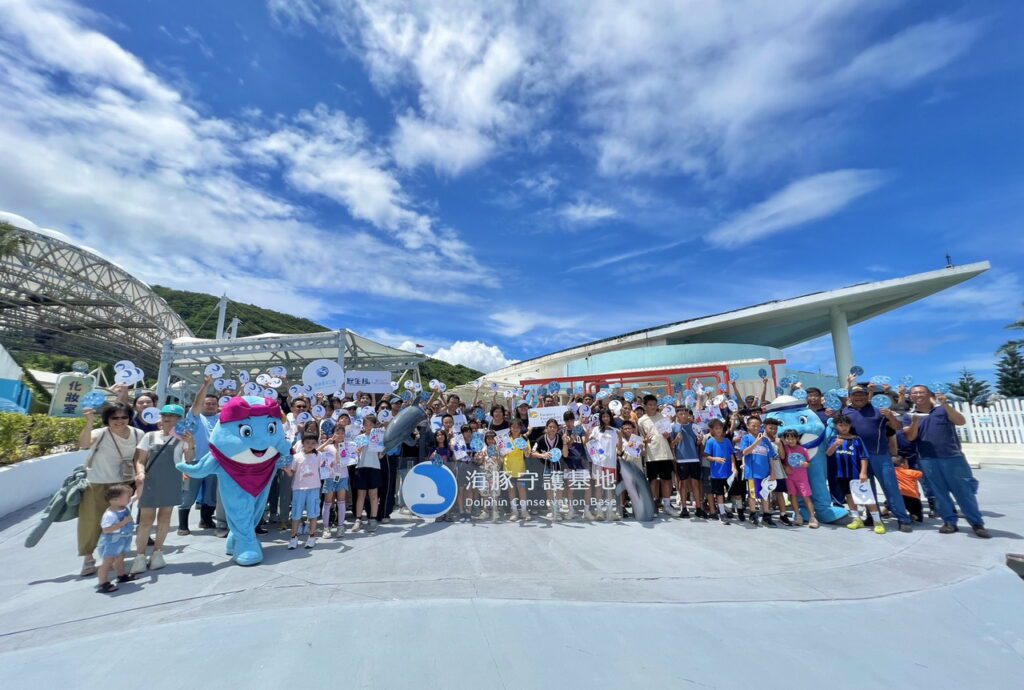 遠雄邀訪花蓮海洋公園　百名家長學童體驗「守護海豚」