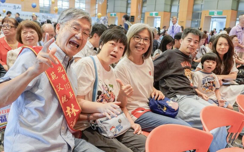 新北市舉辦模範父親表揚大會　三位父親展現堅韌父愛感動人心