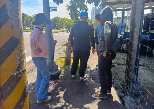 仁大鳥大議員邱俊憲爭取修繕人行道讓居民有條安全回家的路—破損改善會勘