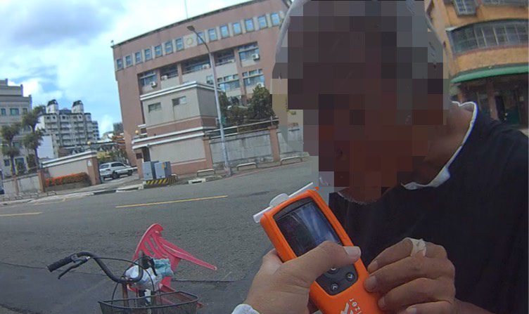 別再誤會「騎腳踏車沒事」！　高雄翁喝保力達酒測超標遭開罰