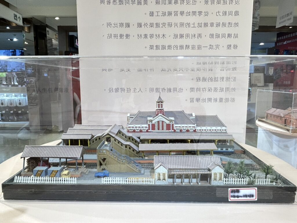 再現老台中記憶　90歲阿嬤用雙手做老建物-「阿嬤的厝仔」微縮建築展即日起到8/31中友百貨展出