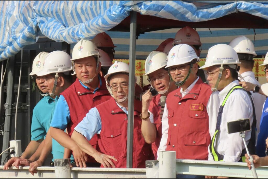新北市長侯友宜赴五泰地區視察基層建設並要求落實防颱整備