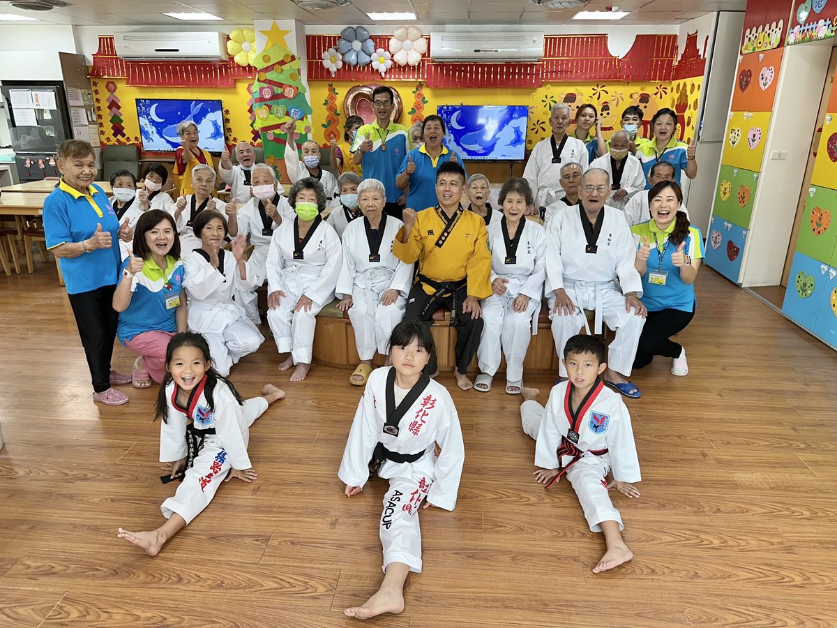 95歲長輩穿道服出拳　伸港日照樂齡跆拳道活力十足