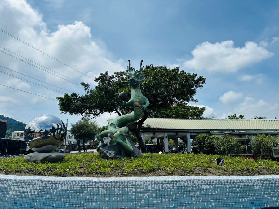 透過「神隱6龍」走進奇幻療育的公館「台版神隱村」　揭幕「龍遊豐釀」青銅雕塑地標