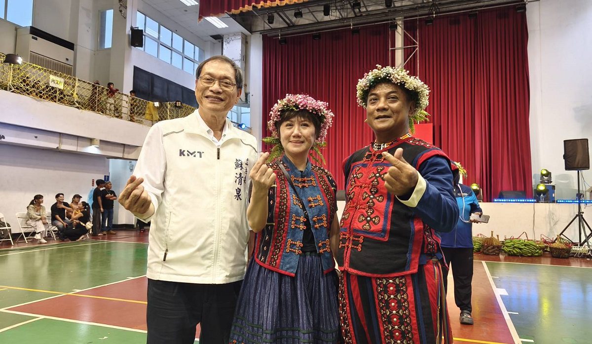 獅子鄉運動會結合小米收穫祭　蘇清泉冒雨挺原鄉倡福利政策