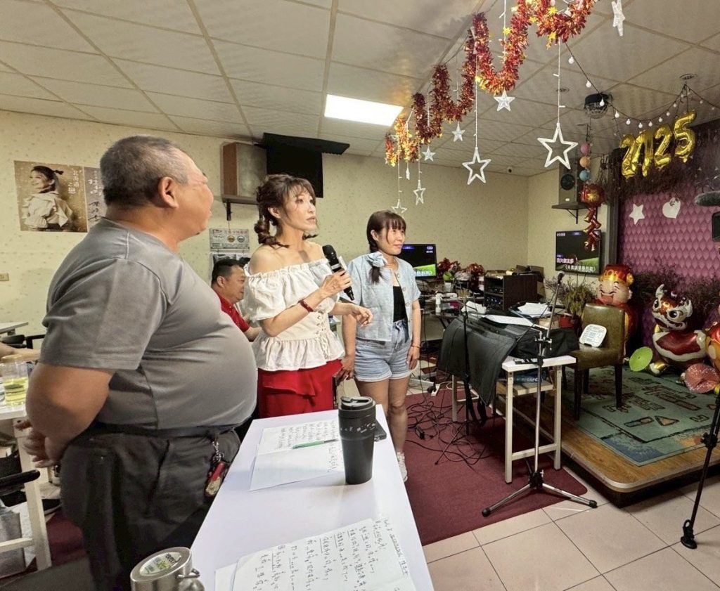 影音/美女歌手楊惠絜新專輯《唱起歌兒來》 粉絲:陶醉了