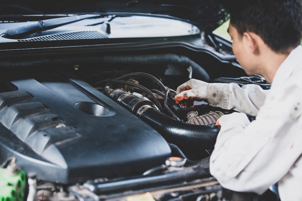 秋冬行車安全必修課：防起霧、雨刷跳動、電力不足的保養重點