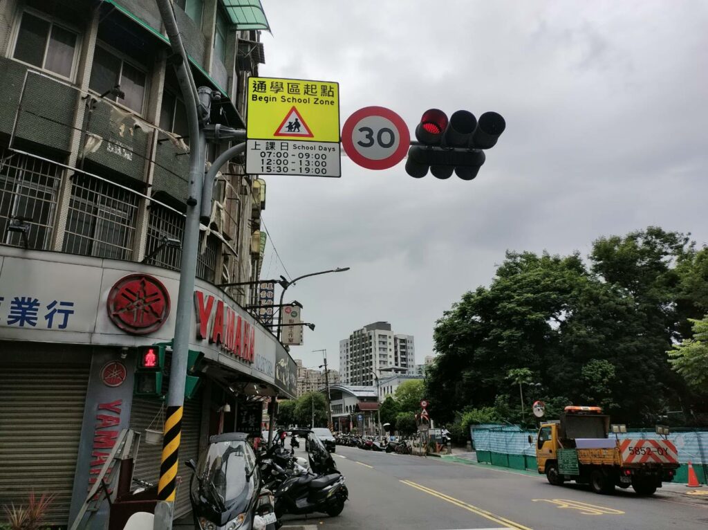 三峽北大國小重大車禍後　 新北市府強化周邊交通安全　導入行人優先區概念與實體減速設施