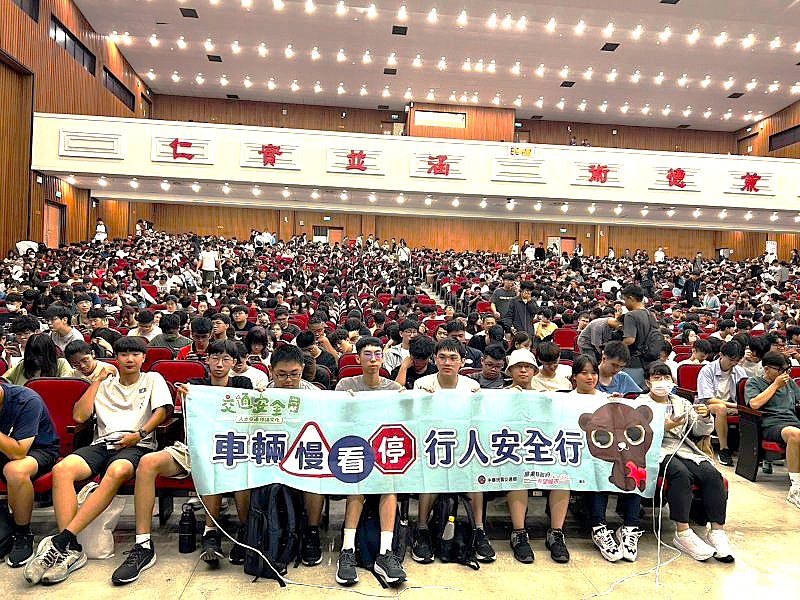 屏科大新生入學　內埔警交通宣導