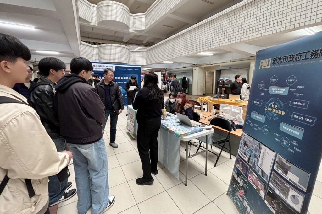 新北副市長朱惕之出席土木科技展：推動AI智慧     開啟智慧城市新篇章