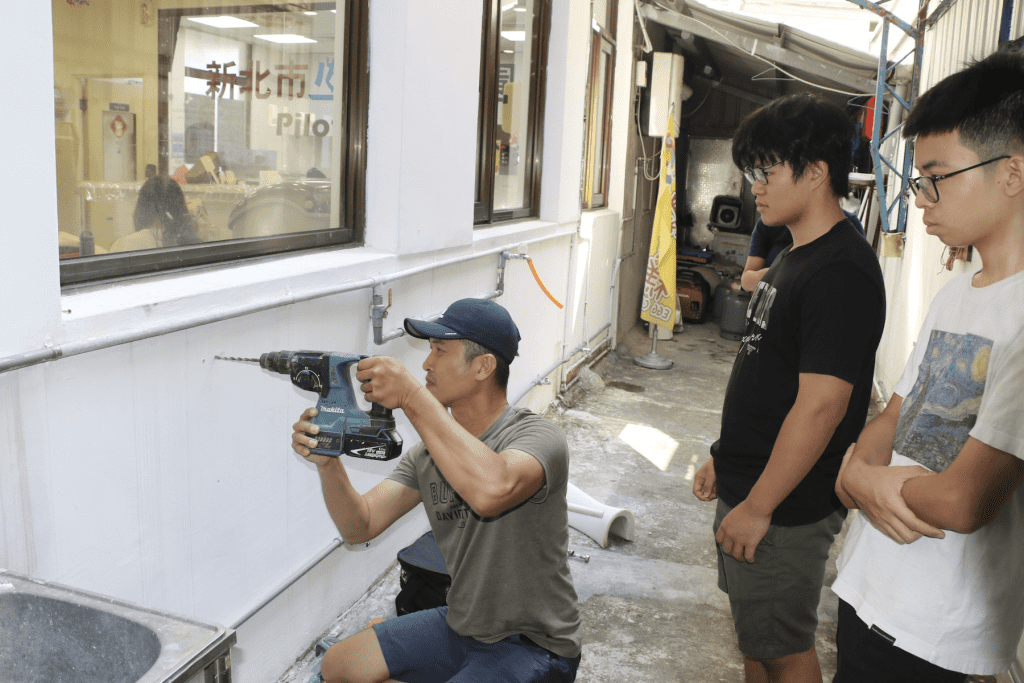 助街友安居樂業     林口觀照園攜手新北少年培力園     粉刷愛心房舍