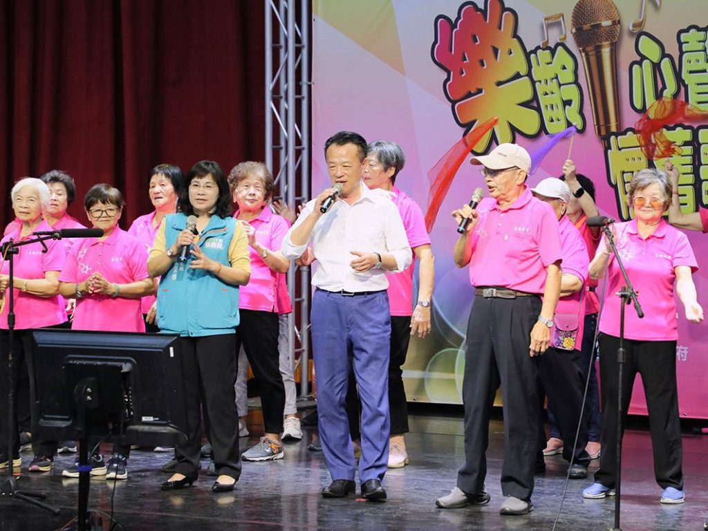 嘉義縣失智據點歌謠競賽歡樂登場　長輩比歌喉秀創意