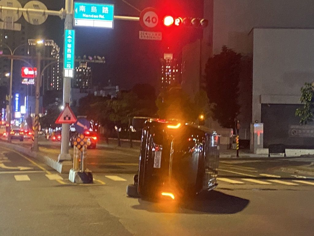 台南市政府南島路行車左轉中華西路易碰撞安全島李啟維要求改善