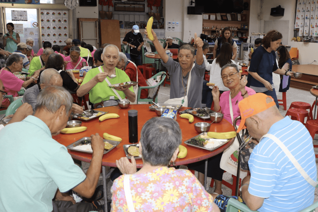 新北惜食廚房飄香     五星級飯店主廚陳佳瑋義煮新莊長輩     志工媽媽開心學秘訣