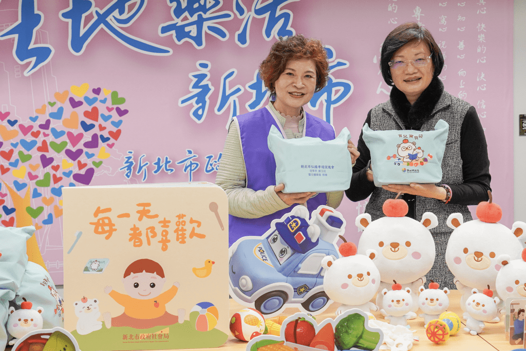 暖心助孕媽     新北弘揚孝道促進會捐300育兒寶貝袋     盼愛延續