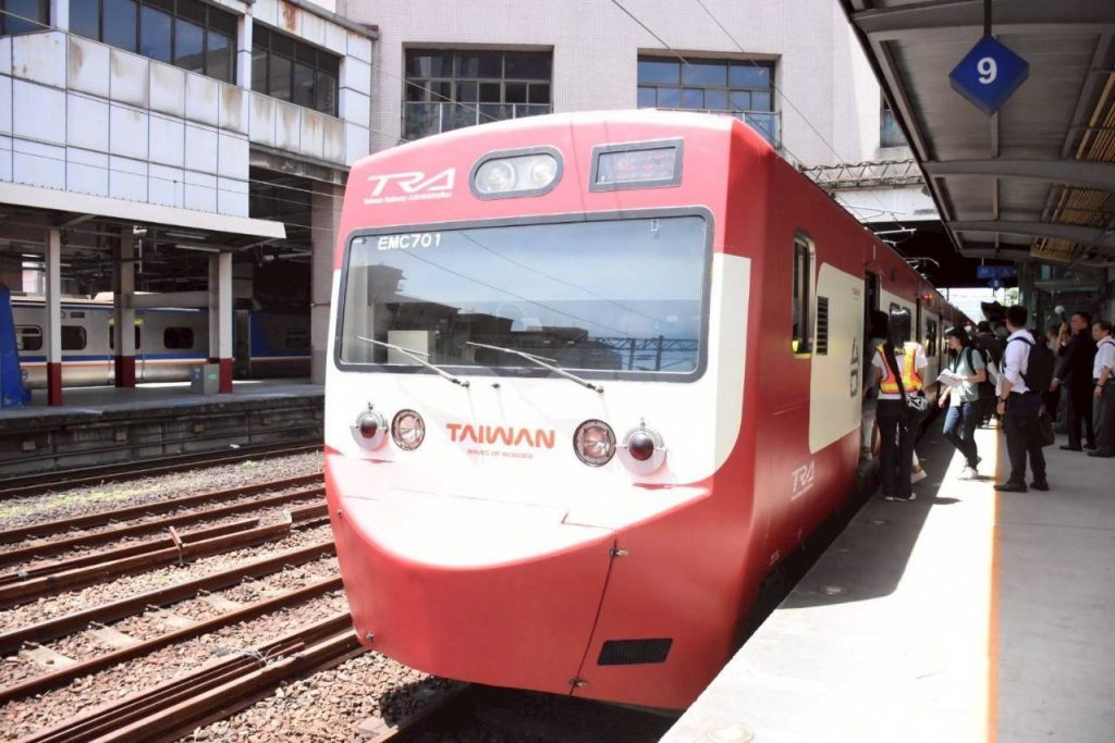 復刻「嗶嗶嗶嗶台灣號」彩繪列車四日啟航  運行宜蘭線行銷東北角風光