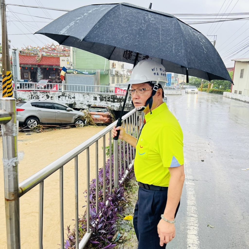 影音/彰化縣連降大豪雨釀災  市長林世賢冒強降豪雨勘災指示緊急搶修