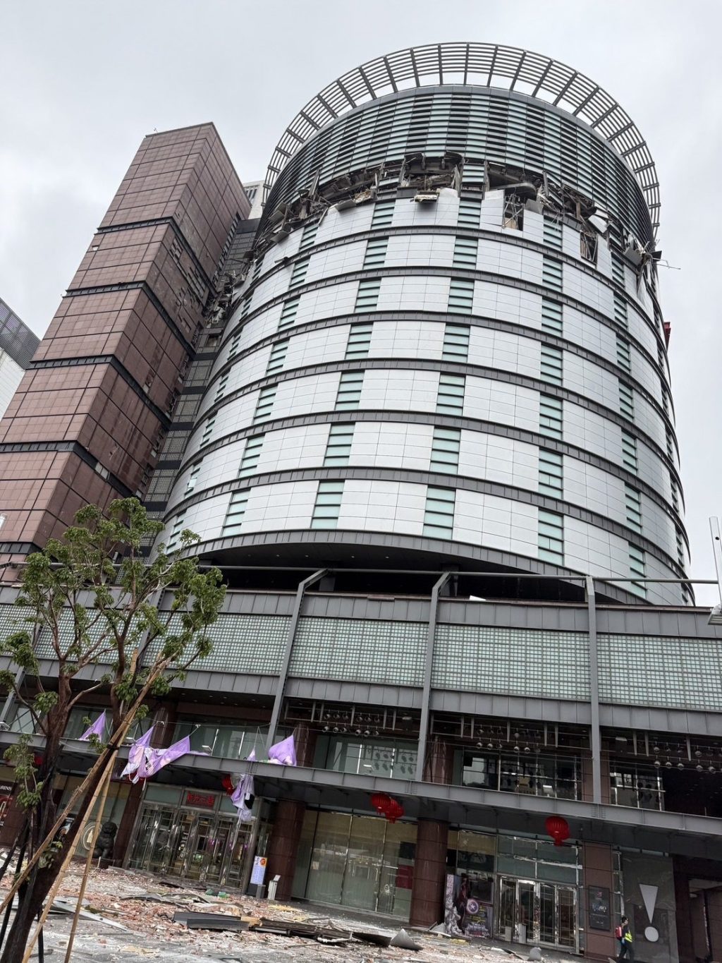 新光三越嚴重氣爆案中市府初估開罰120萬  設籍中市死亡勞工將發20萬元慰問金