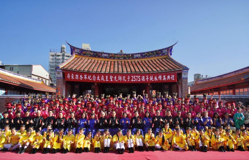 祭孔大典屏東書院登場　外籍生體驗傳統古禮文化