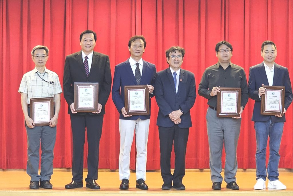 王正坤醫師再捐款支持北醫與清寒學子 捐助教育逾千萬元獲教育部銀質獎牌