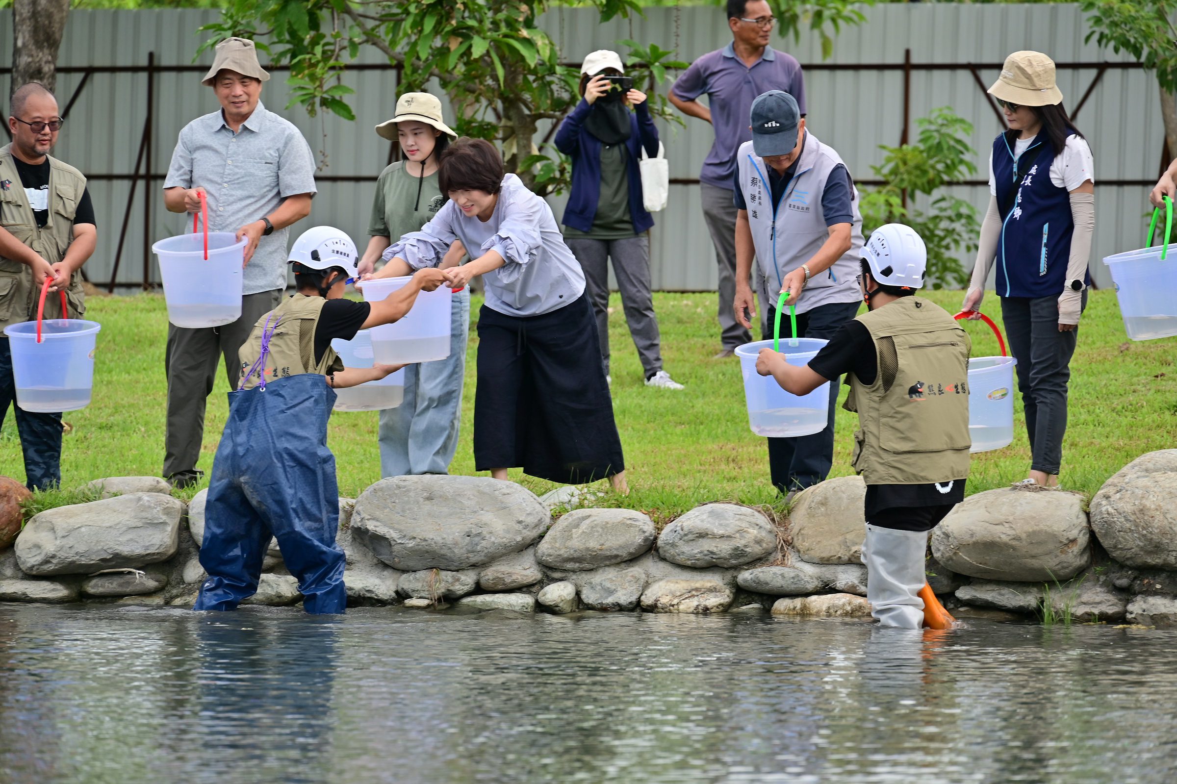 放流原生魚類重塑生態   臺東森林公園展現新風貌