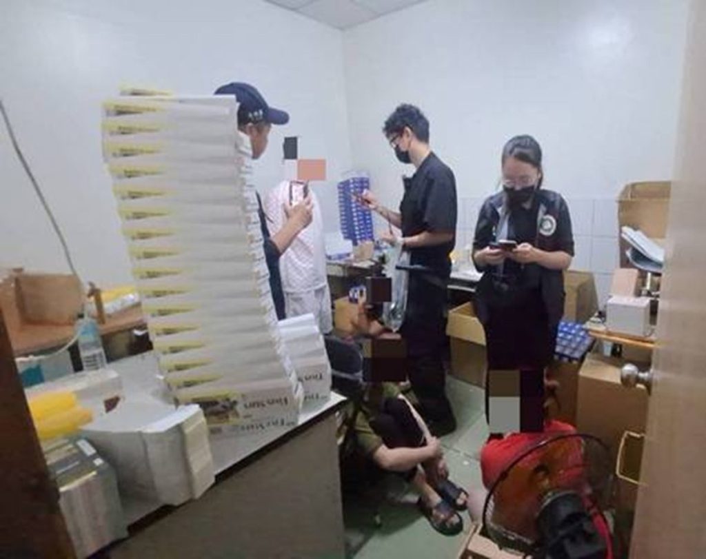 影音/移民署破獲失聯移工私菸工廠  臺越男女抱頭痛哭職戀遭拆難分捨