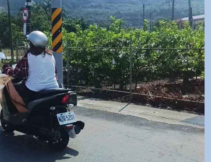 腳踏墊置放嬰童太危險　湖內警分局籲家長安全乘載